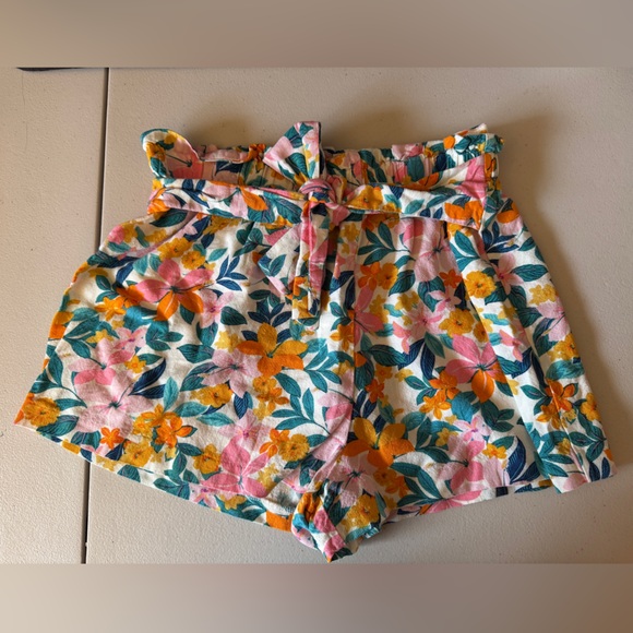 Slightly used BCBGeneration floral shorts - Picture 1 of 3